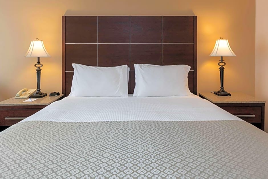 Wyndham Riverfront Hotel