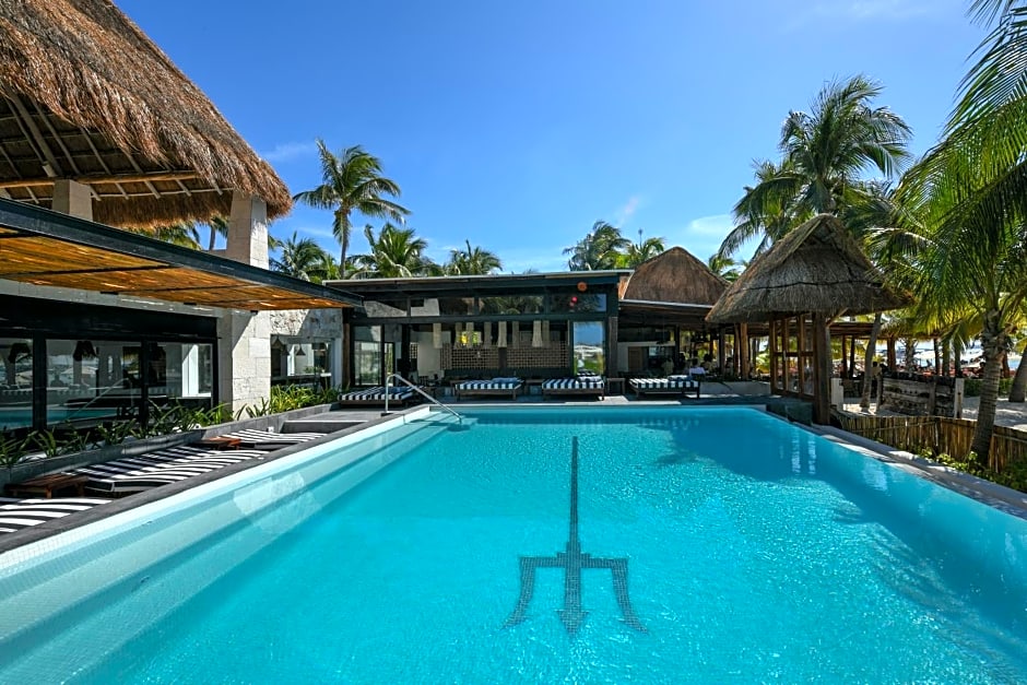 Casa del Jaguar Beach Hotel