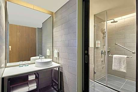 Classic, Guest Room, 2 Queen, Pool View, Balcony