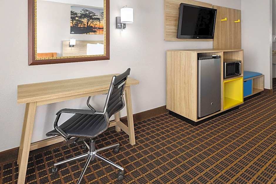 Days Inn by Wyndham Waycross