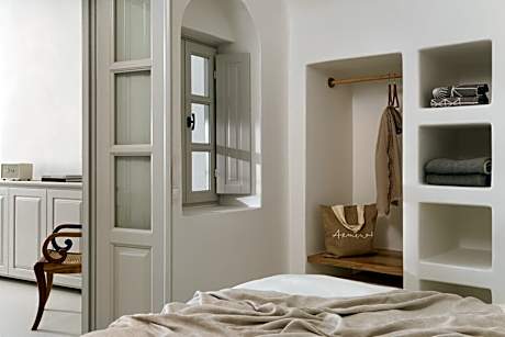 Signature Suite with Jetted Tub