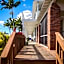 Captain's Table Hotel by Everglades Adventures