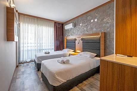 Standard Twin Room with Sea View