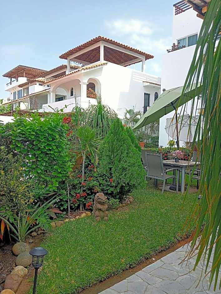 Apartment Tortugas- rooms with AC, and great pool at 5 min to Carrizalillo beach and restaurants of Benito Juarez Bulevard