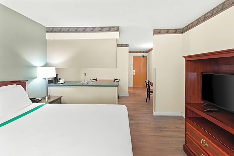 GuestHouse Inn & Suites Kelso