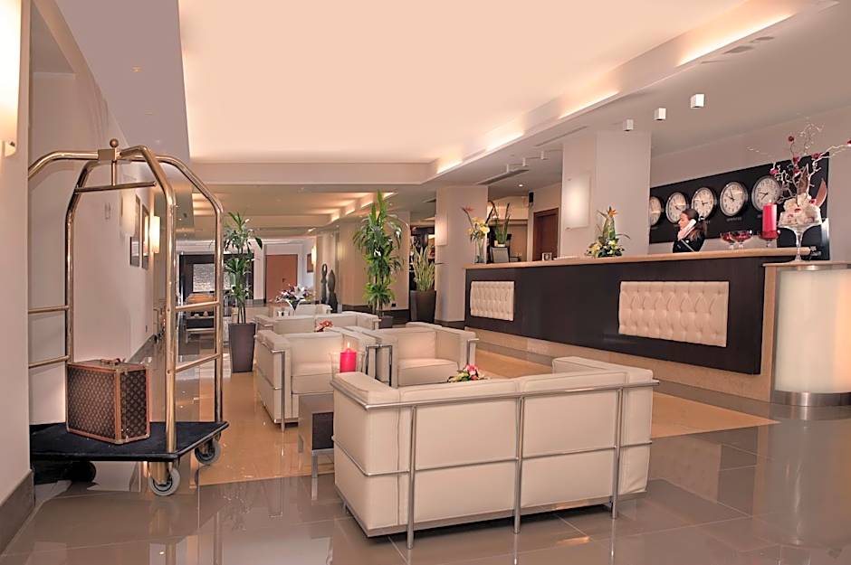 Cardinal Saint Peter Hotel