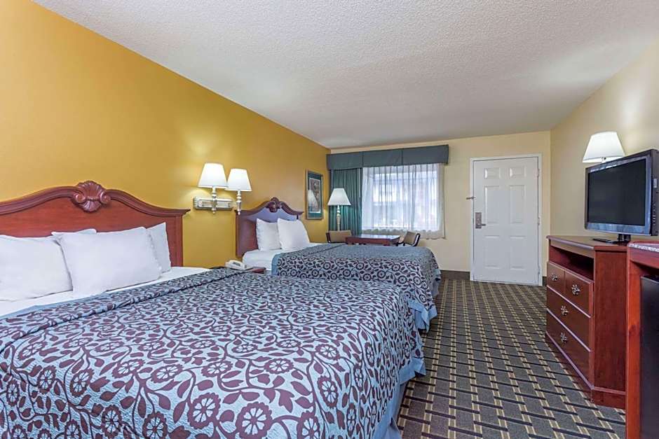 Days Inn & Suites by Wyndham Warner Robins Near Robins AFB