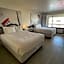 Newly Room in cozy hotel with Super location to the Parks
