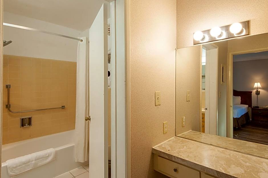 Studio City Court Yard Hotel