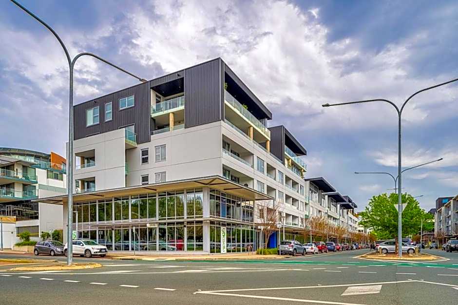 Kingston Foreshore with Garden View - Hosted by Canstay