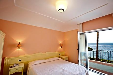 Double or Twin Room with Balcony and Sea View