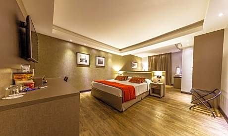 Premium Suite Triple with double bed
