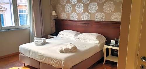 Smart Hotel Gallery House
