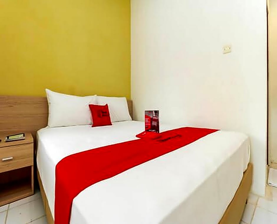 RedDoorz Plus @ Slamet Riyadi