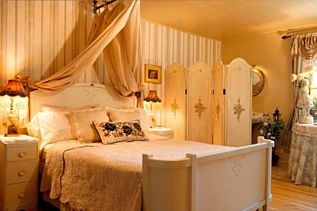 Double Room with Shared Bathroom