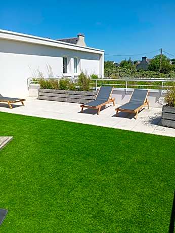 Queen Suite with Terrace and Free Spa Access - Non-Smoking