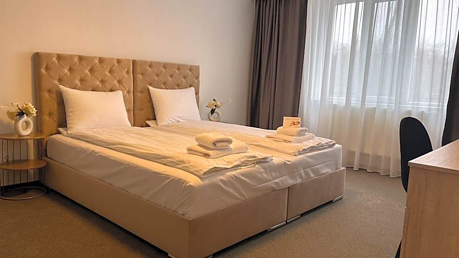Photo 1 of 6 of Triple Room