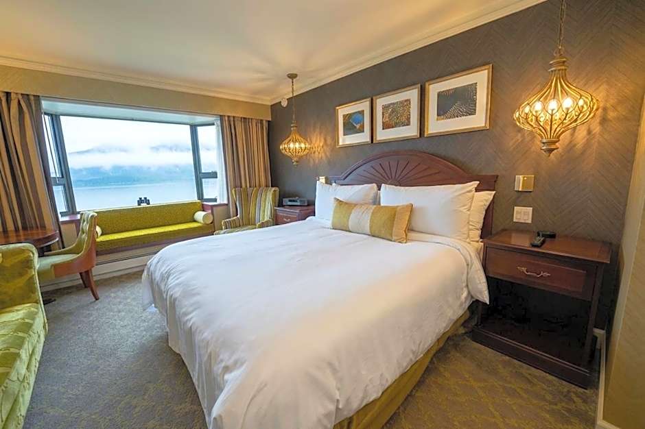 Crest Hotel