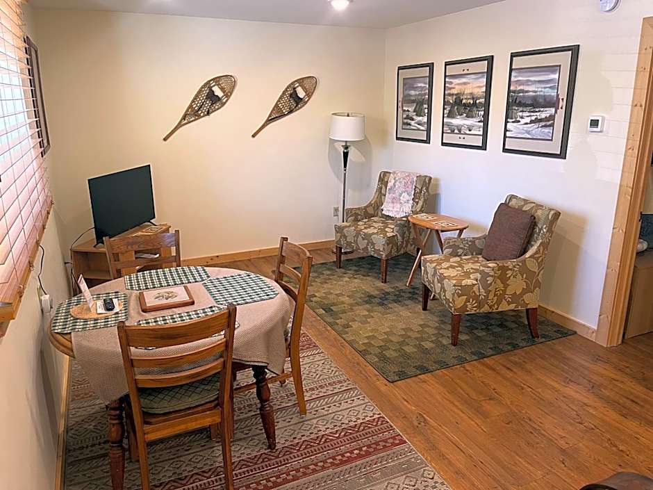 Creekside Downtown Vacation Suites, Only Adults 25 or older