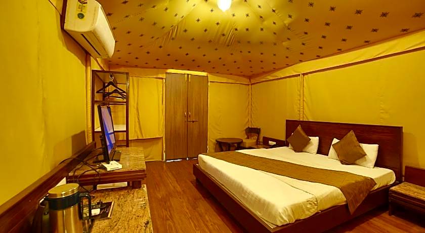 The Colonial Manek Manor by SAH