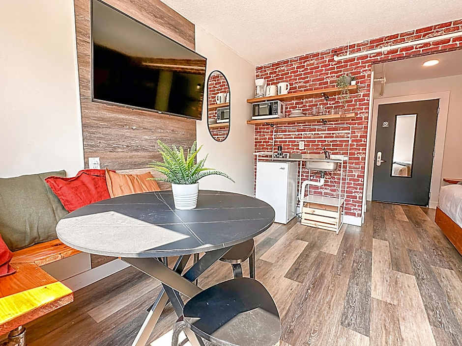 Crash Hotel Squamish