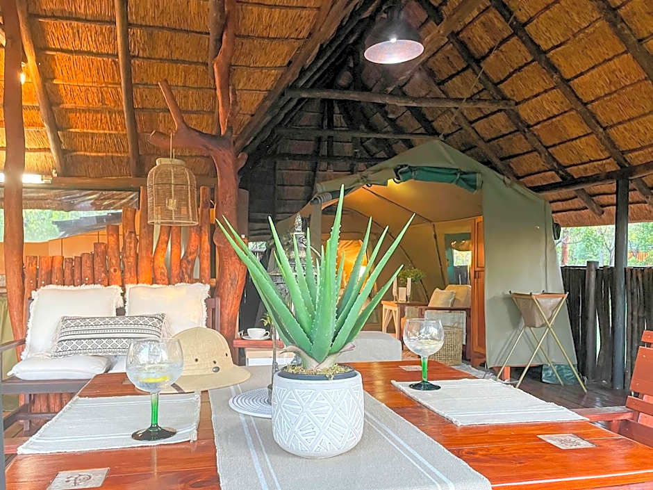 iKhaya LamaDube Game Lodge