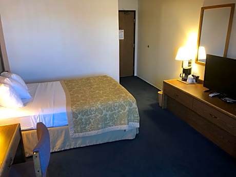 Queen Room - Mobility Access/Non-Smoking