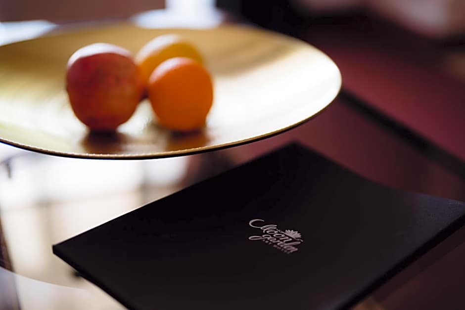 Moon Garden Old Town Hotel