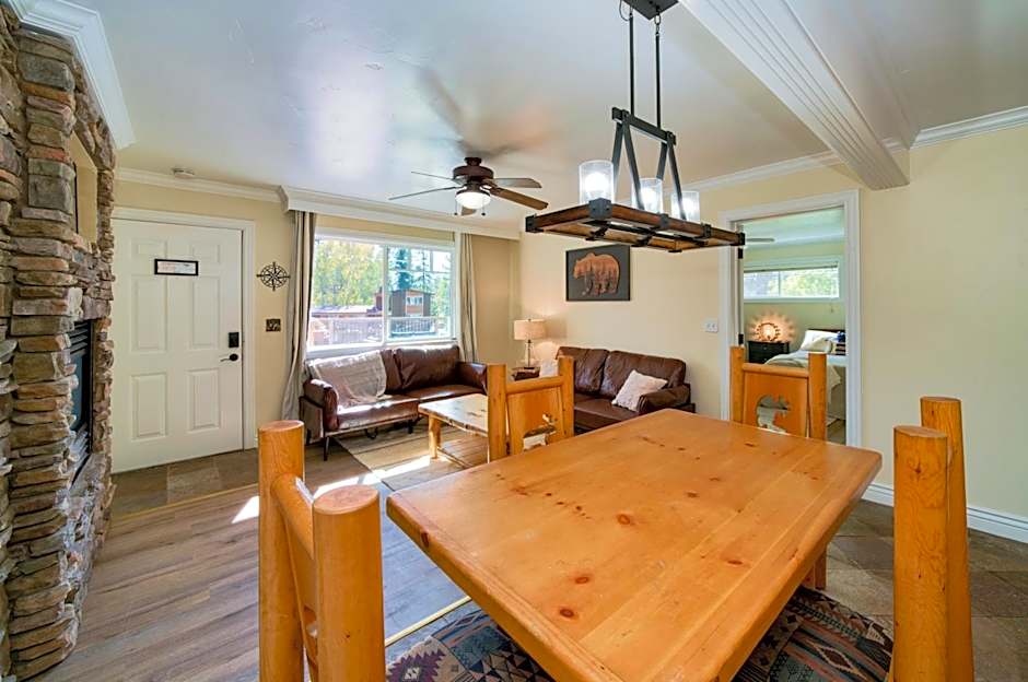 Moose and Maple Lodge