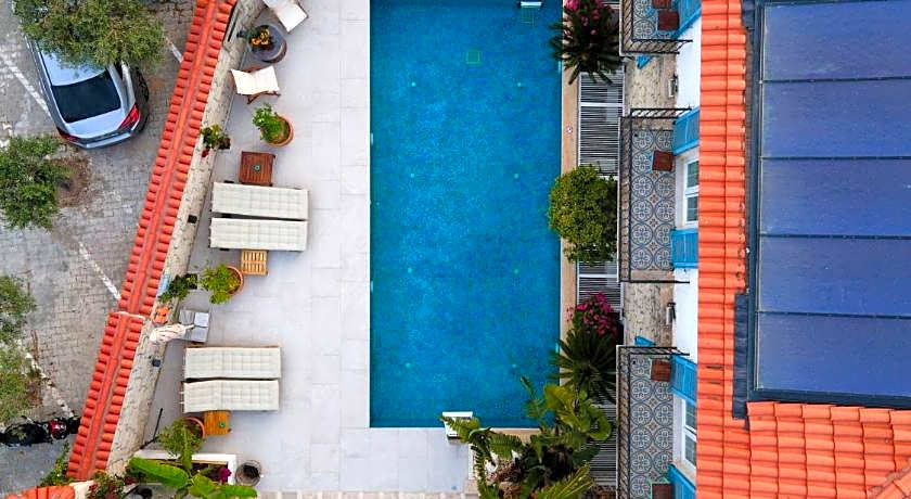 Tarcin Alacati Otel