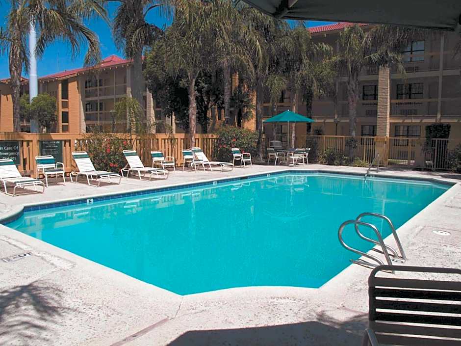 La Quinta Inn & Suites by Wyndham Bakersfield South