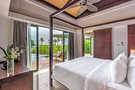 One Bedroom Deluxe Beachfront Villa