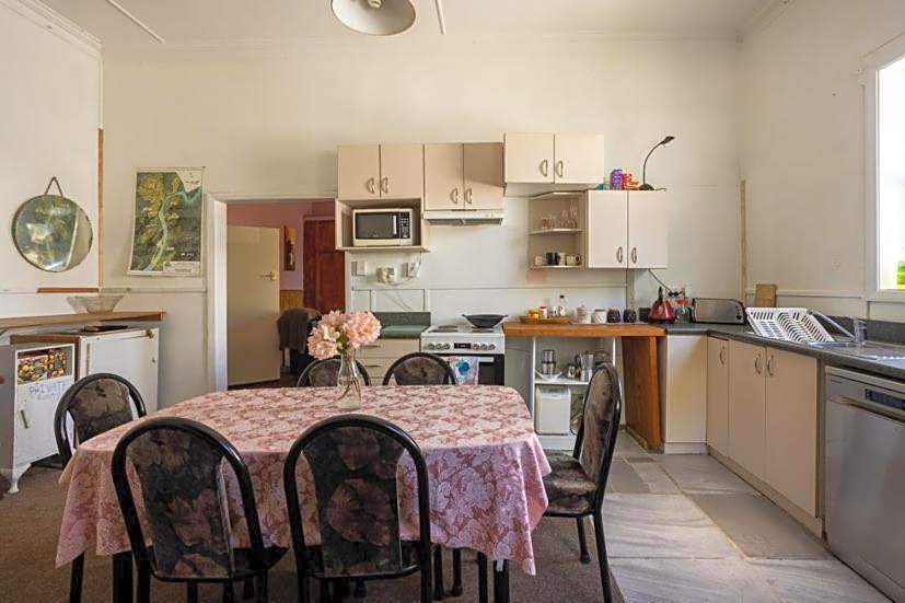 Brunnerton Lodge and Backpackers