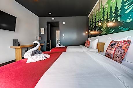 Deluxe Queen Room with Two Queen Beds