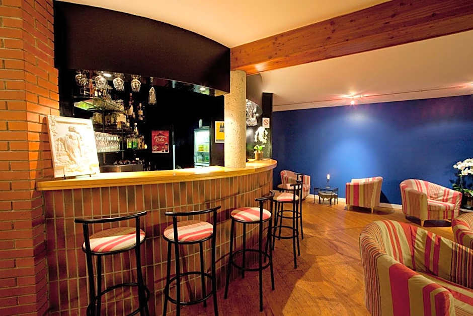 Logis Hotel Restaurant La Tour