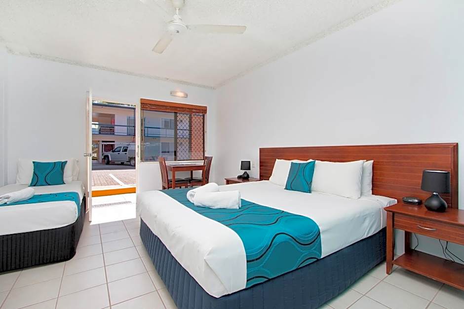 Cairns City Palms