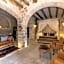 Hera Cave Suites