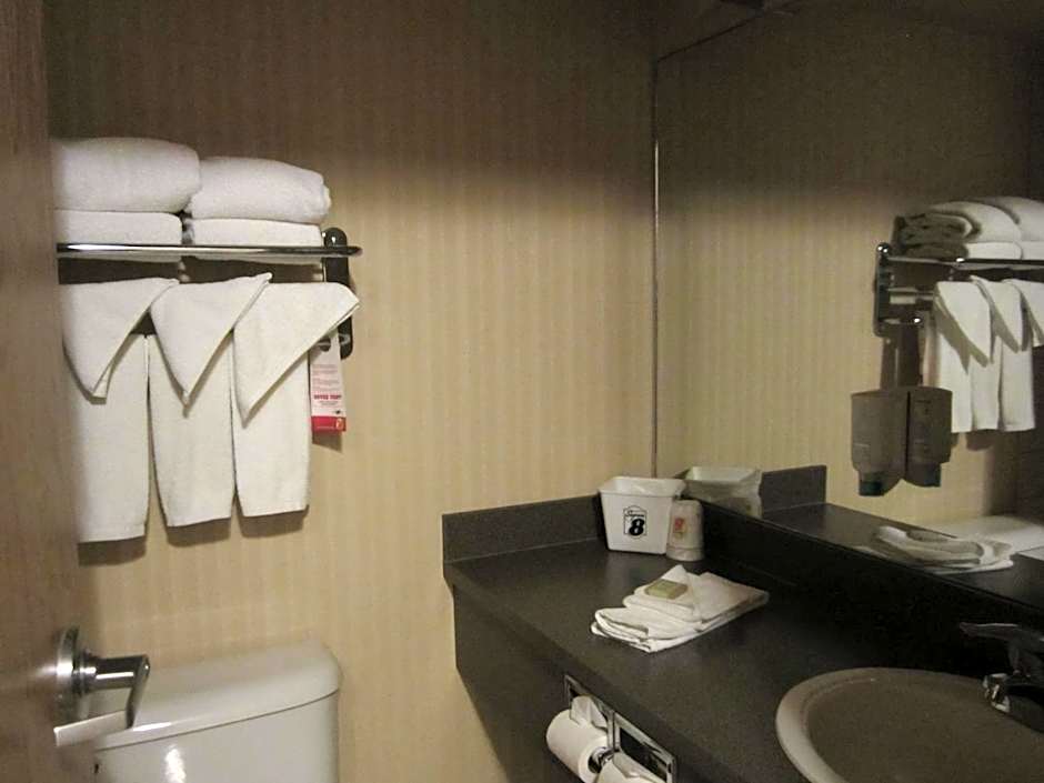 Super 8 by Wyndham Fort St. John BC