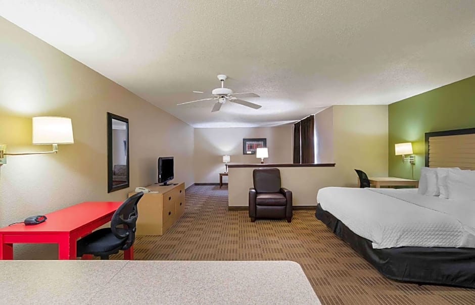 Photo 1 of 5 of Deluxe 1 King Bed