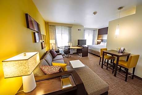 King Studio with Sofa Bed - Hearing Accessible