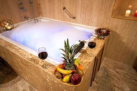 Royal Cave Suite with Jakuzzi