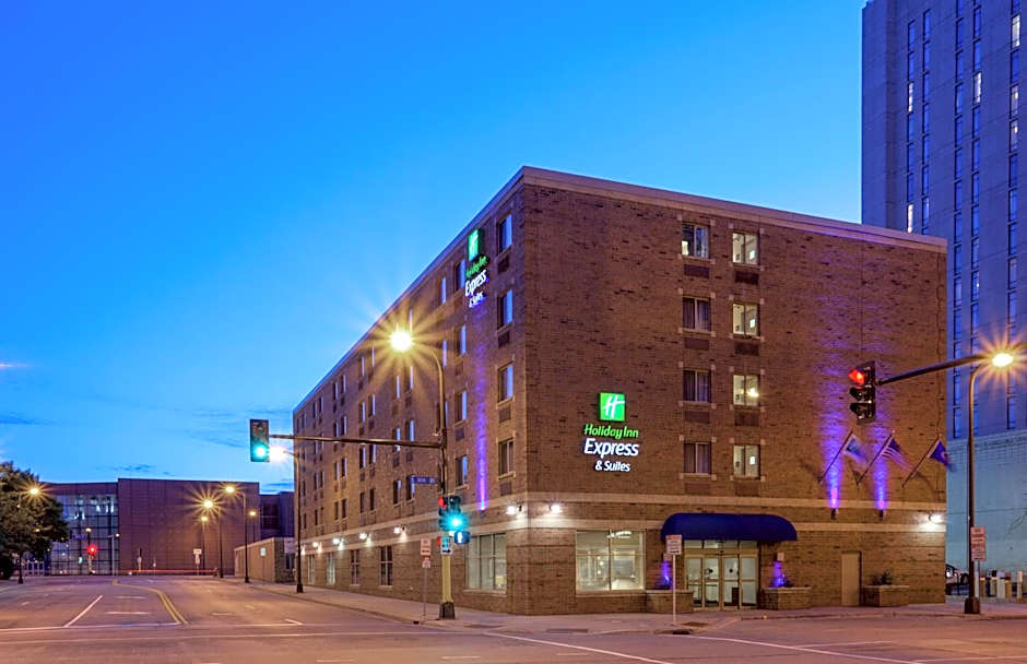 Holiday Inn Express Hotel And Suites Minneapolis Downtown By IHG