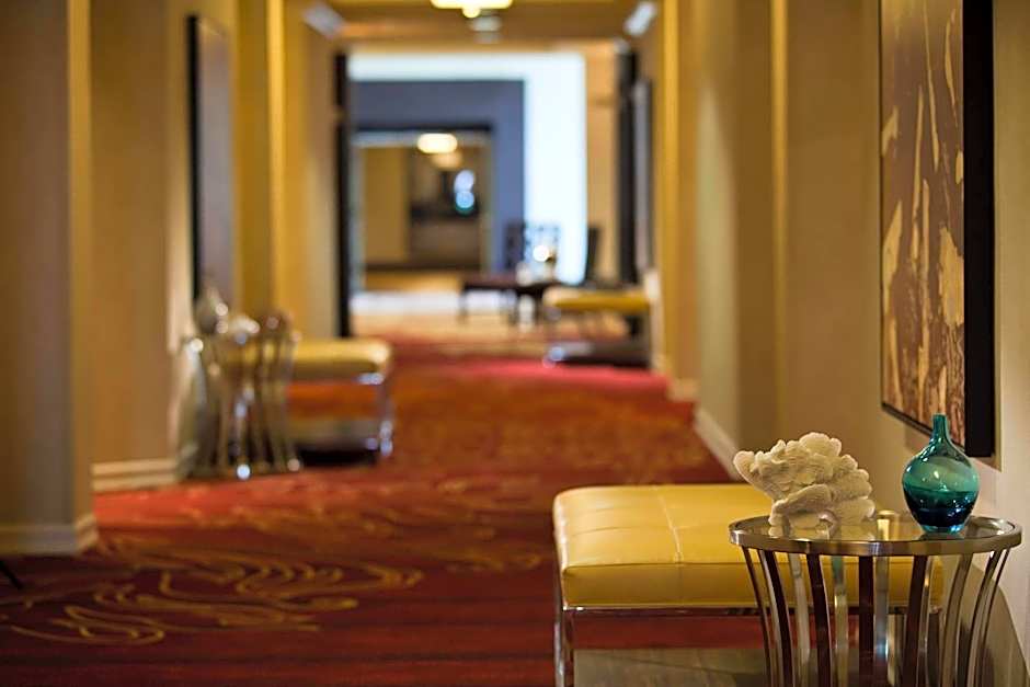 Renaissance by Marriott Newark Airport Hotel