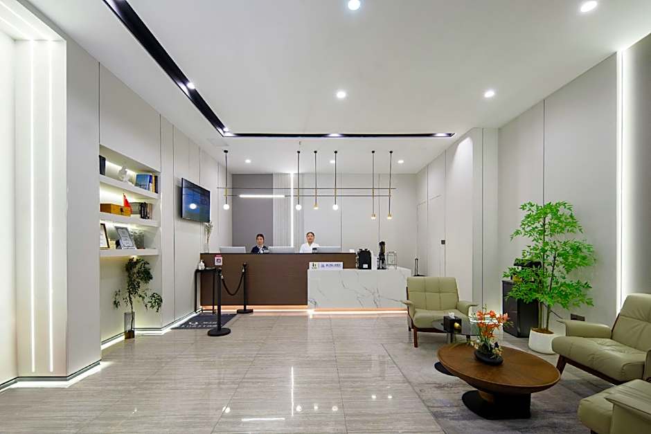 IU Hotel Chongqing Jiefangbei Hongyadong Chaotianmen