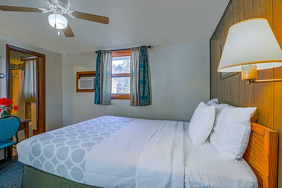 Love Hotels Silver Street by OYO at Hurley WI