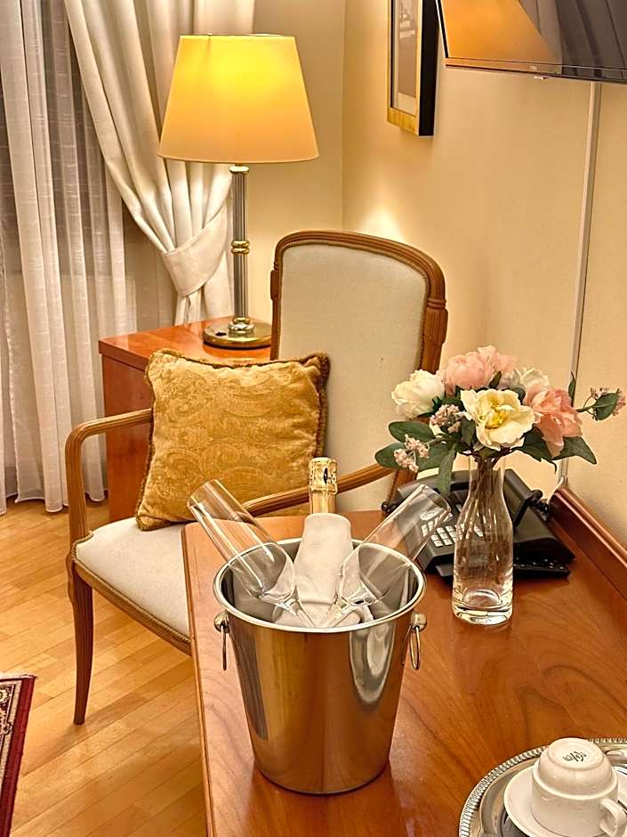 FLEUR DE LIS HOTEL