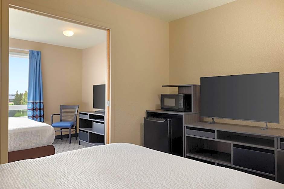 Super 8 by Wyndham Swan River MB