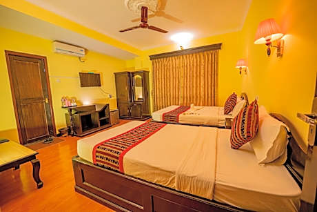 Deluxe Family Room