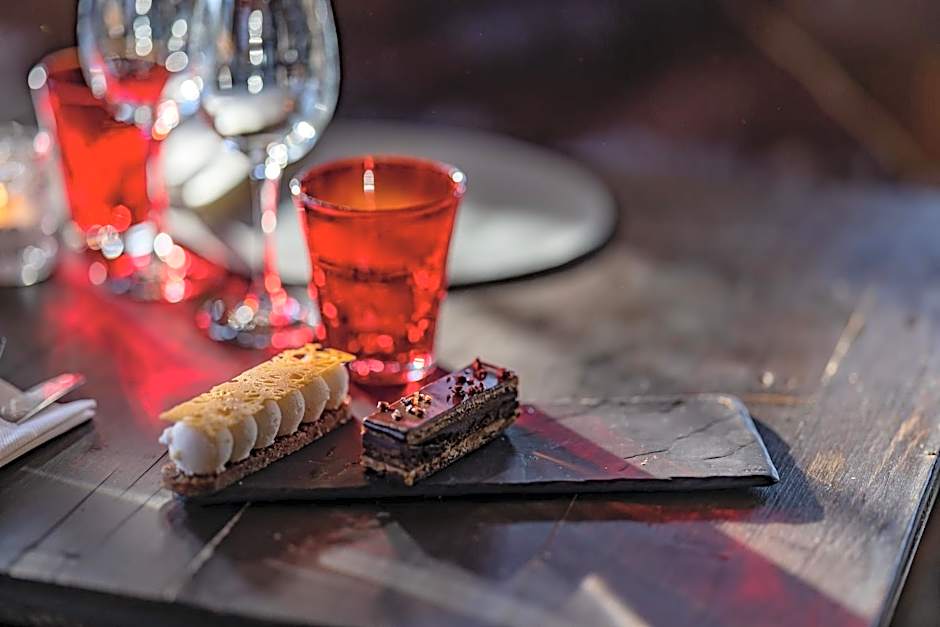 Le Coucou Hotel Restaurant & Lounge-Bar