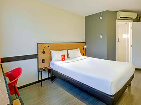Standard Room with Double Bed and Sea View